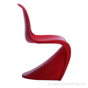 Réplica de cadeiras de plástico em forma de Panton S